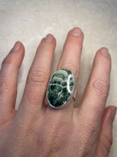 Load image into Gallery viewer, Featherstone Ring
